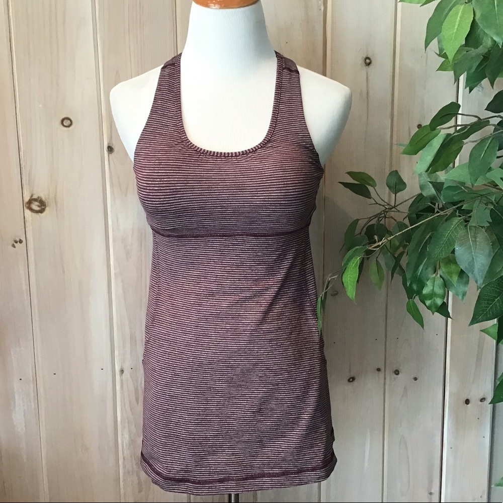 Lululemon racer back top w/ built in bra - Picture 2 of 8